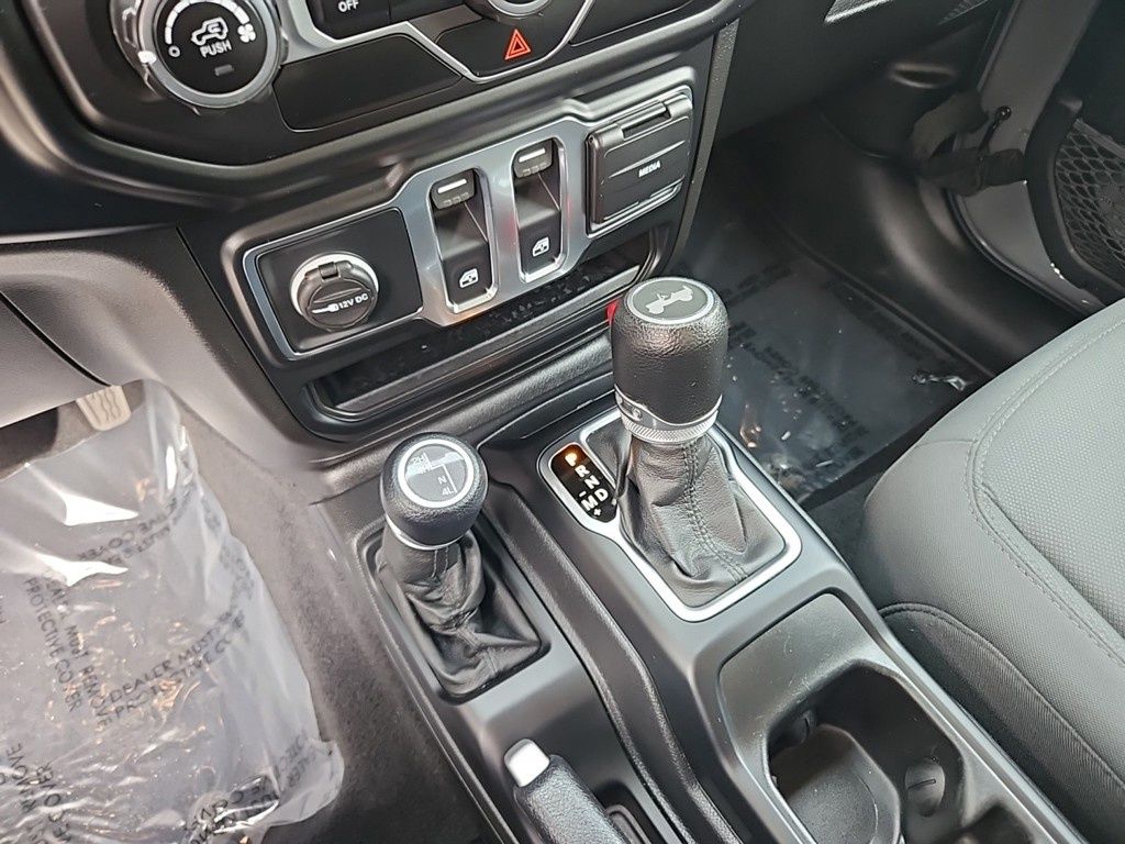 Vehicle image 24 of 28