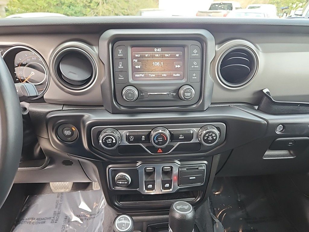 Vehicle image 20 of 28