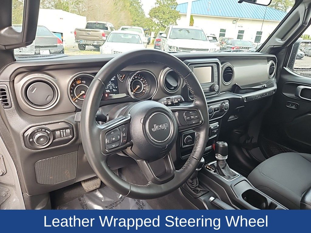 Vehicle image 15 of 28