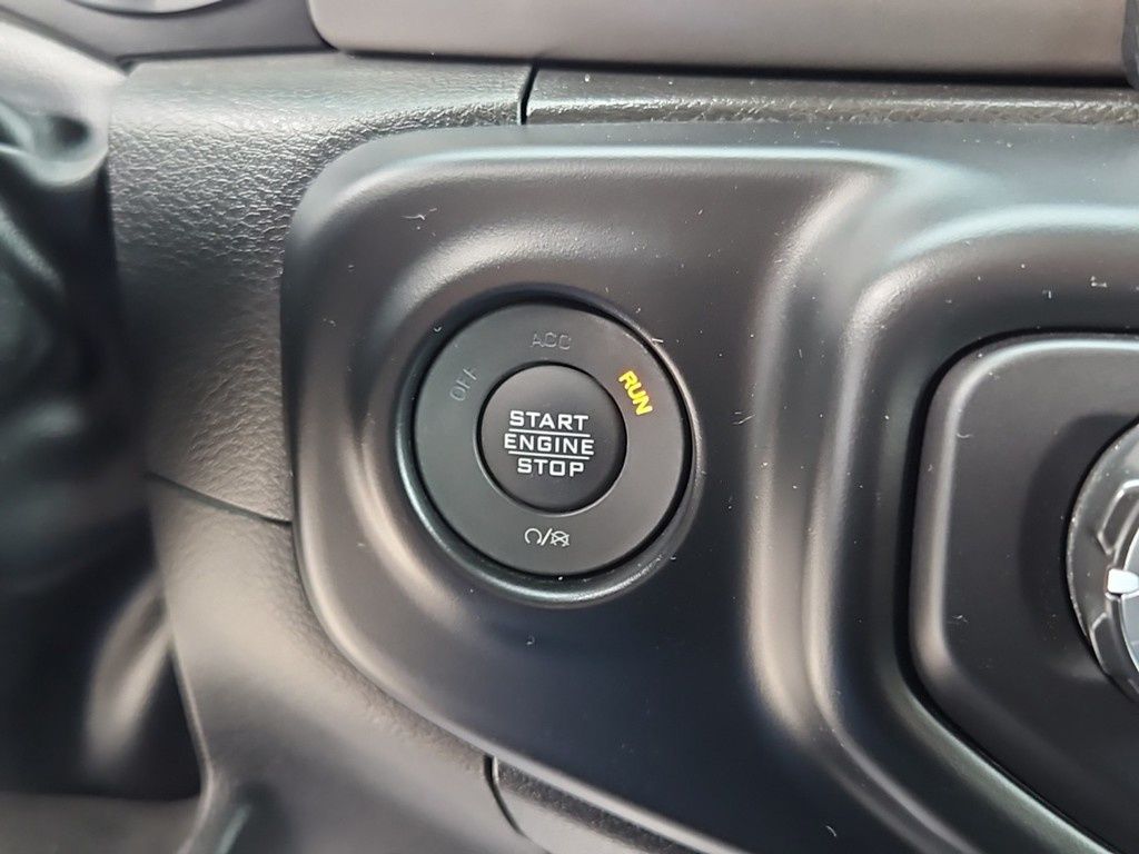 Vehicle image 22 of 28