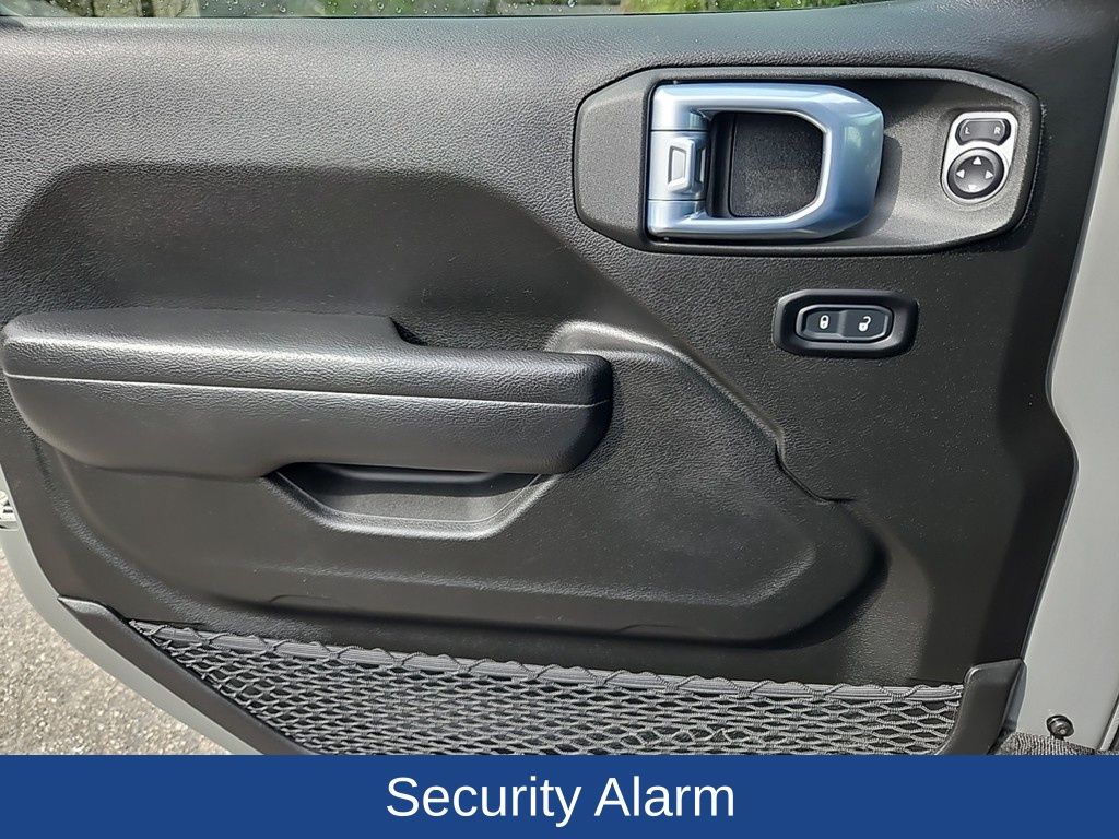 Vehicle image 9 of 28