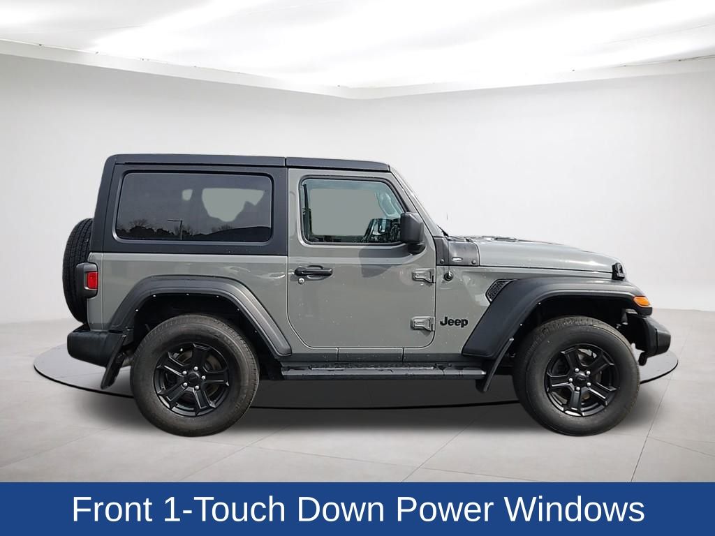 Vehicle image 4 of 28