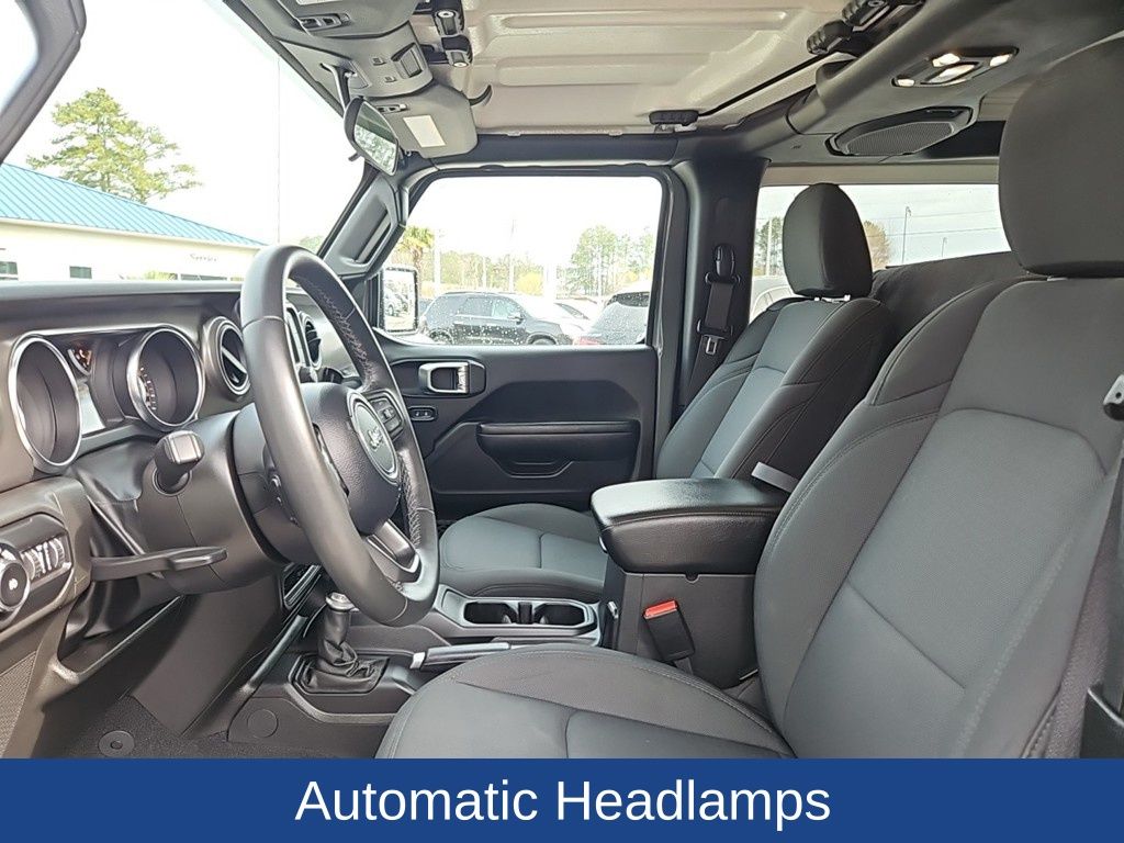 Vehicle image 10 of 28