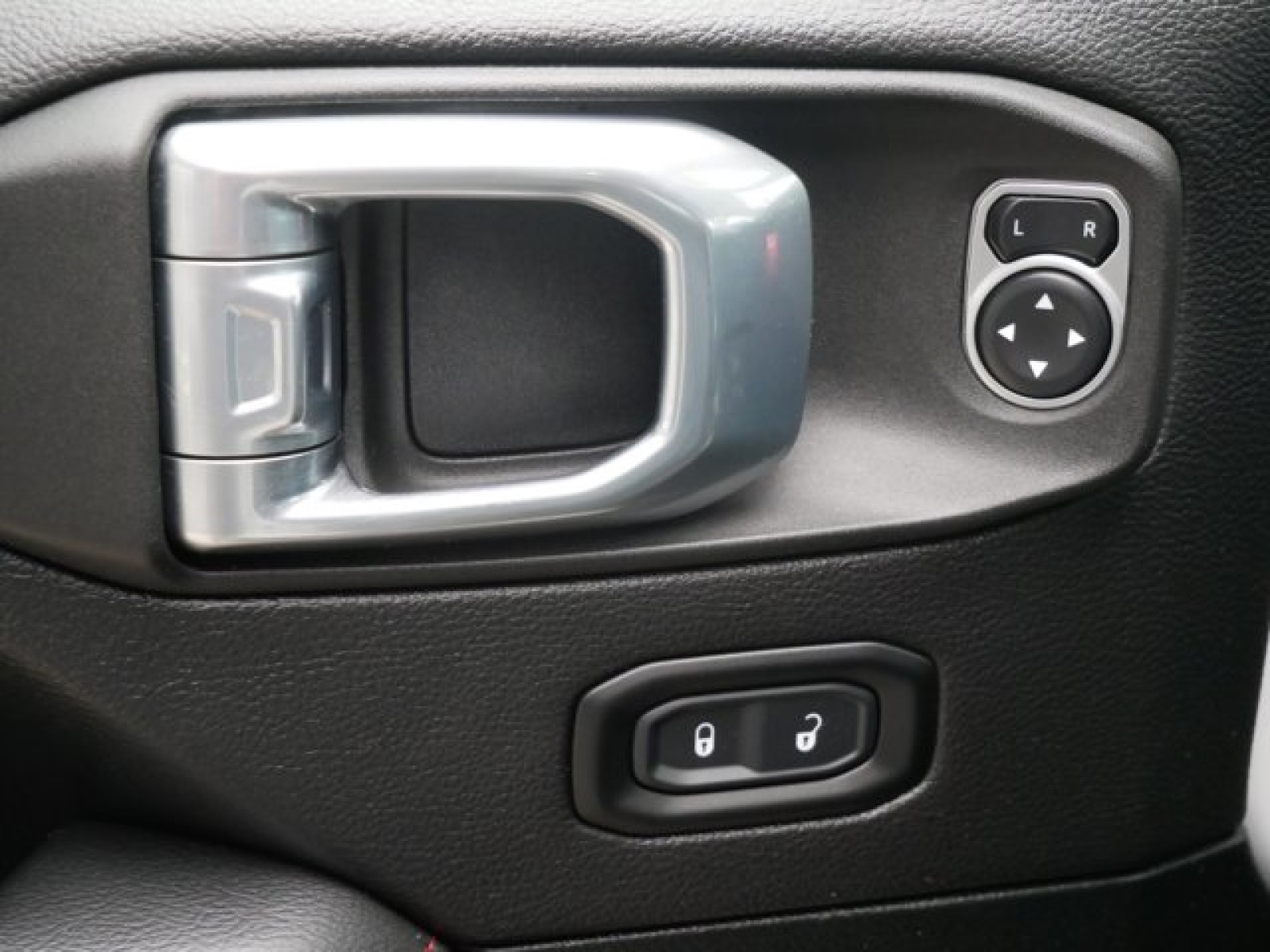 Vehicle image 13 of 27