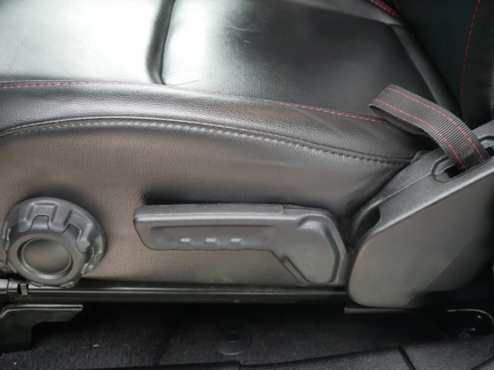 Vehicle image 14 of 27