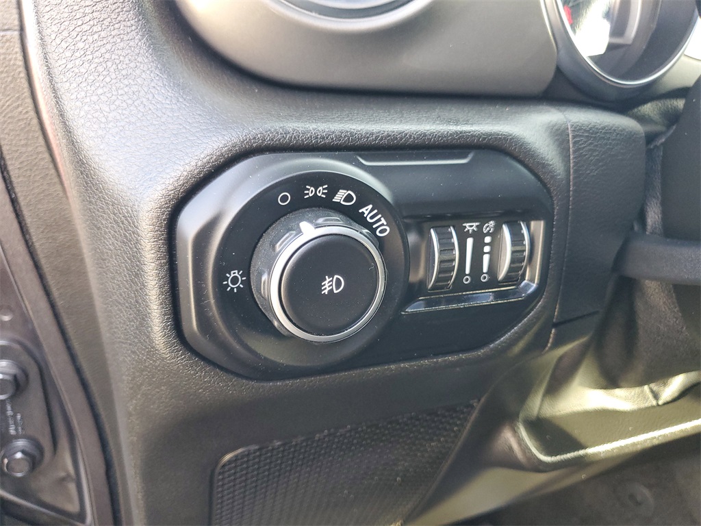 2021 Jeep Wrangler Unlimited Sahara Image 27 of 31