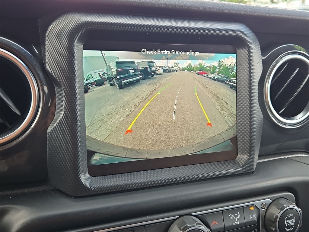 Vehicle image 27 of 40