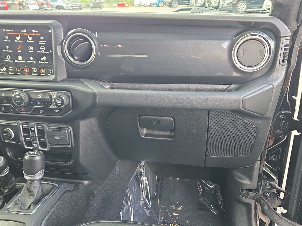 Vehicle image 22 of 40