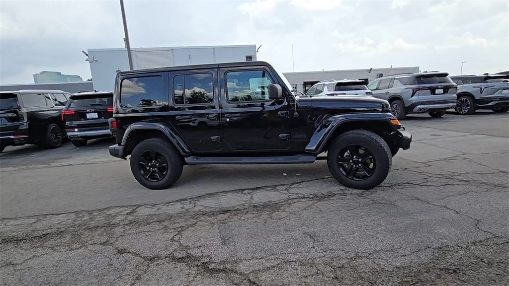 Vehicle image 8 of 40
