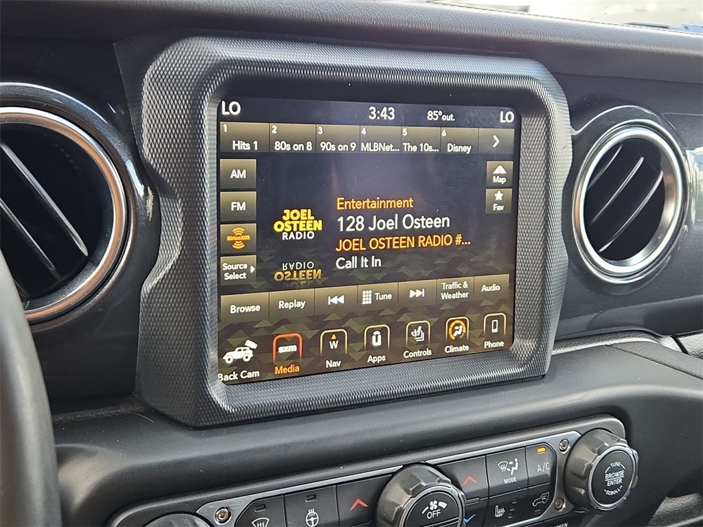 Vehicle image 26 of 40