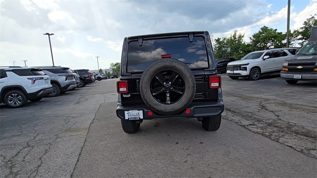 Vehicle image 35 of 40
