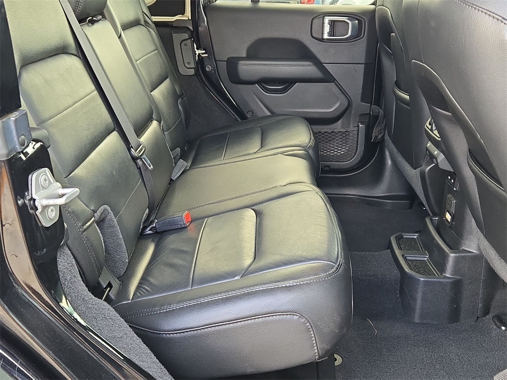 Vehicle image 16 of 40