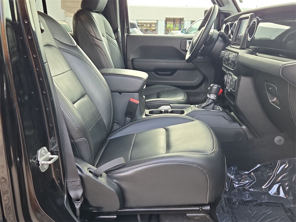 Vehicle image 14 of 40