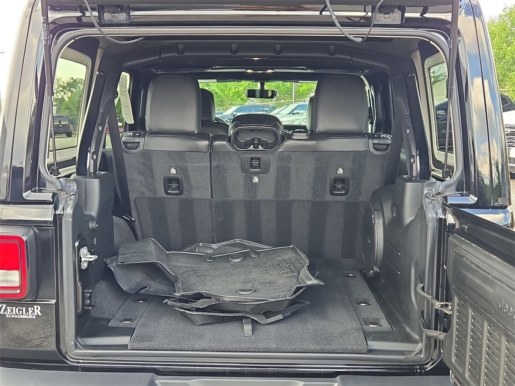 Vehicle image 10 of 40