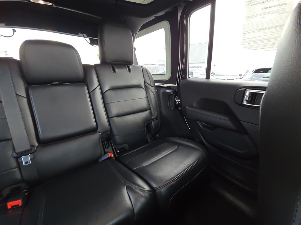 Vehicle image 11 of 40