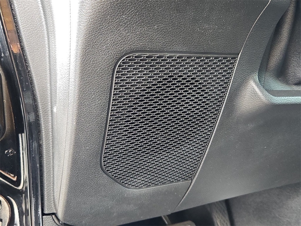 Vehicle image 39 of 40