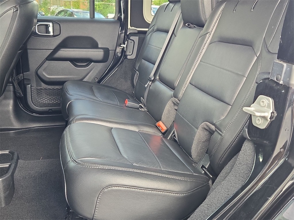 Vehicle image 13 of 40