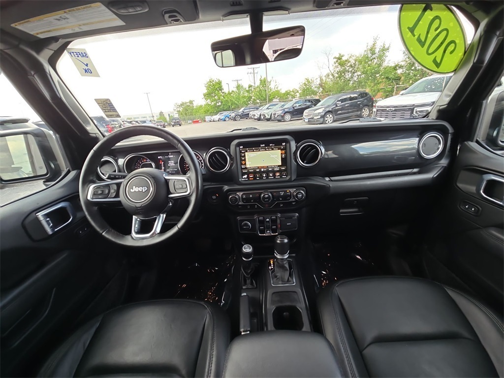 Vehicle image 18 of 40