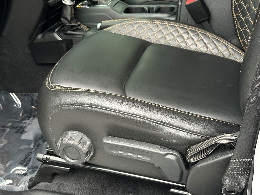 Vehicle image 16 of 27