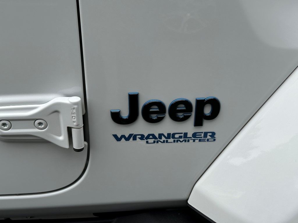 Vehicle image 7 of 27