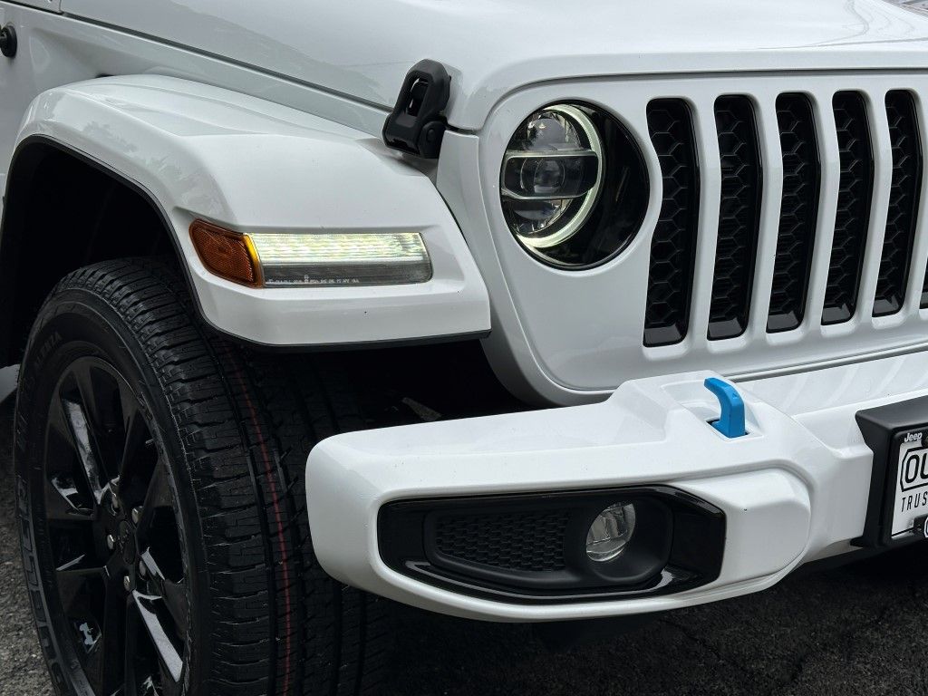 Vehicle image 9 of 27