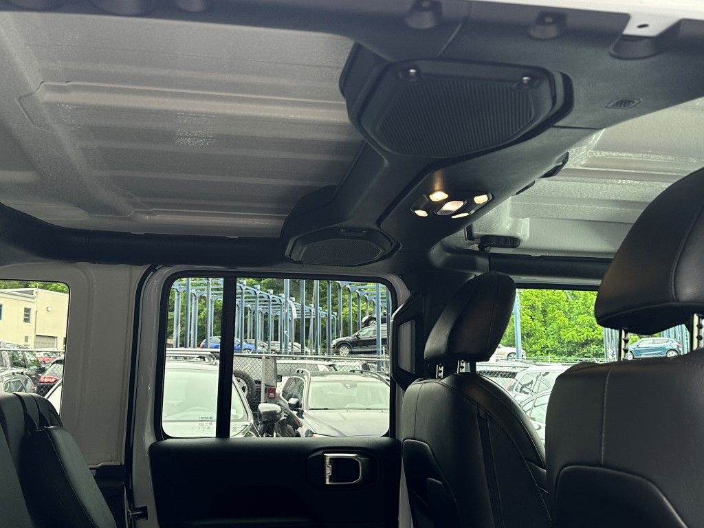 Vehicle image 12 of 27