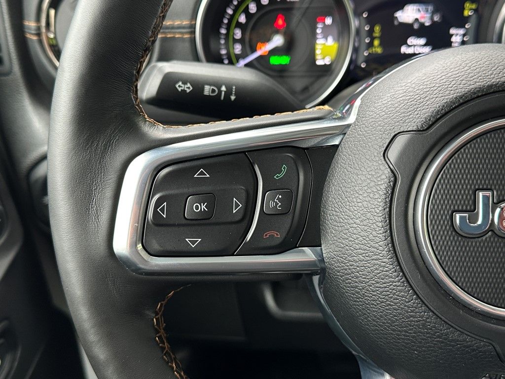 Vehicle image 18 of 27