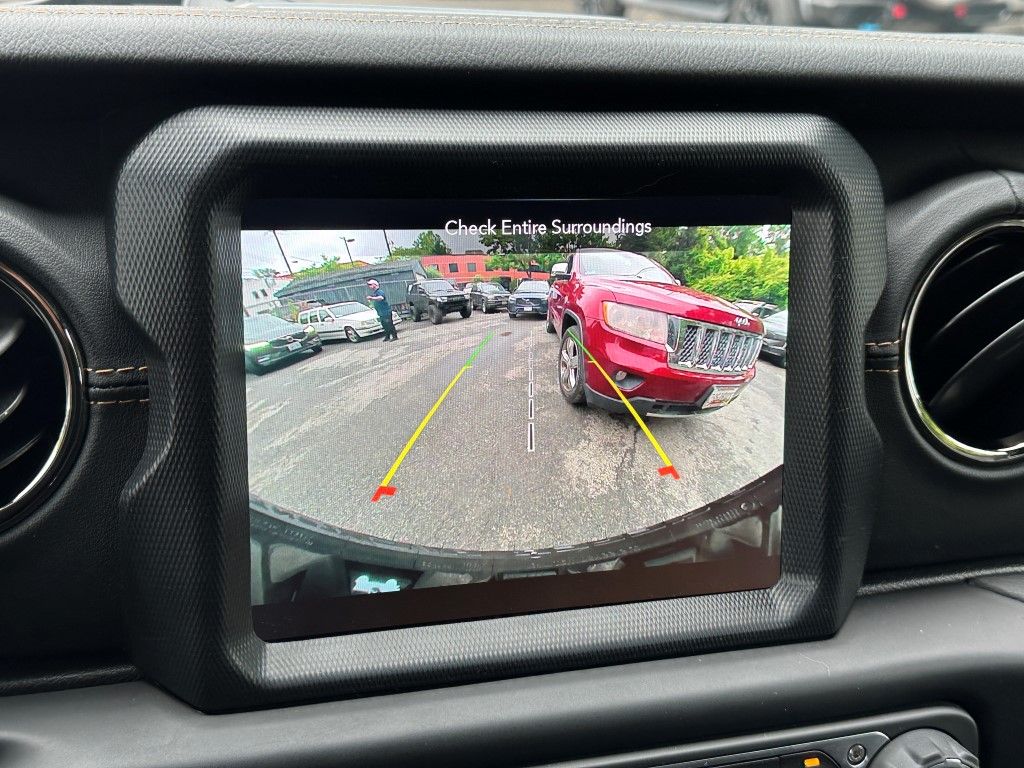 Vehicle image 21 of 27