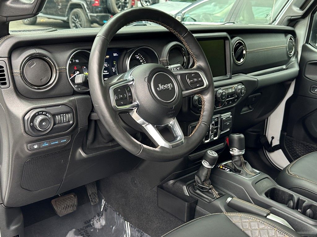Vehicle image 15 of 27