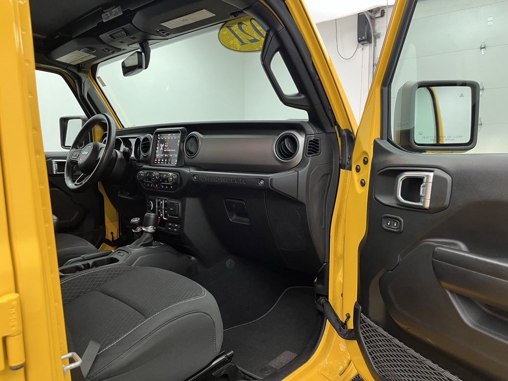 Vehicle image 20 of 32