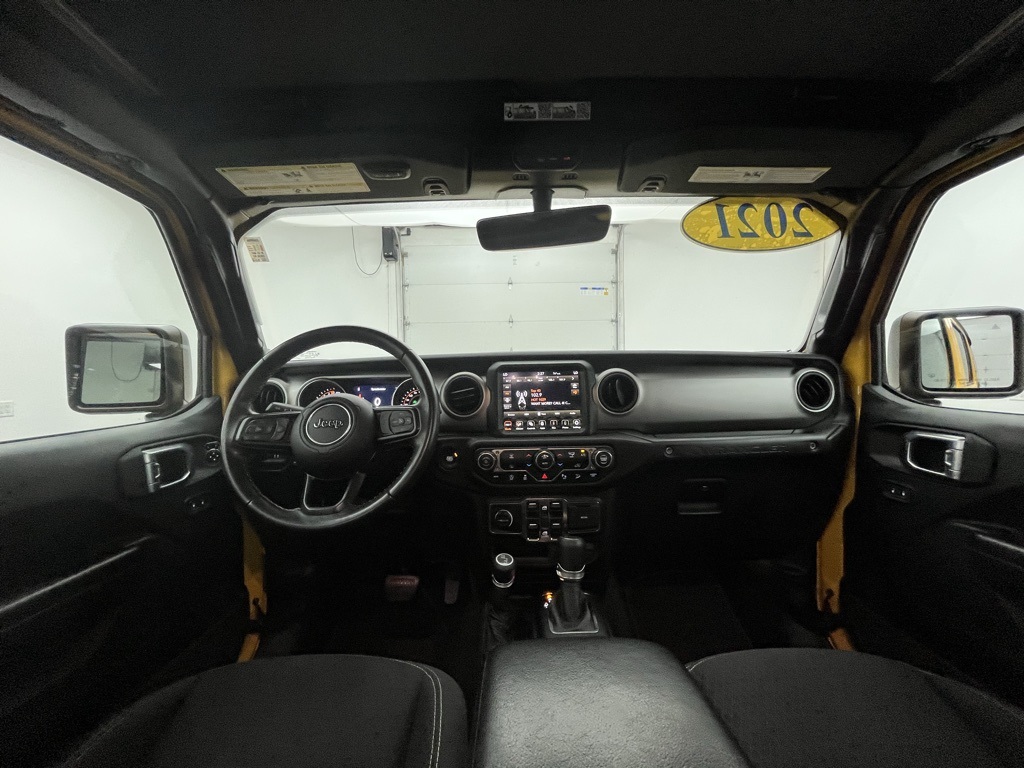 Vehicle image 18 of 32