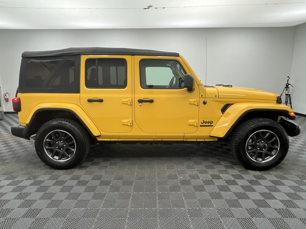 Vehicle image 4 of 32