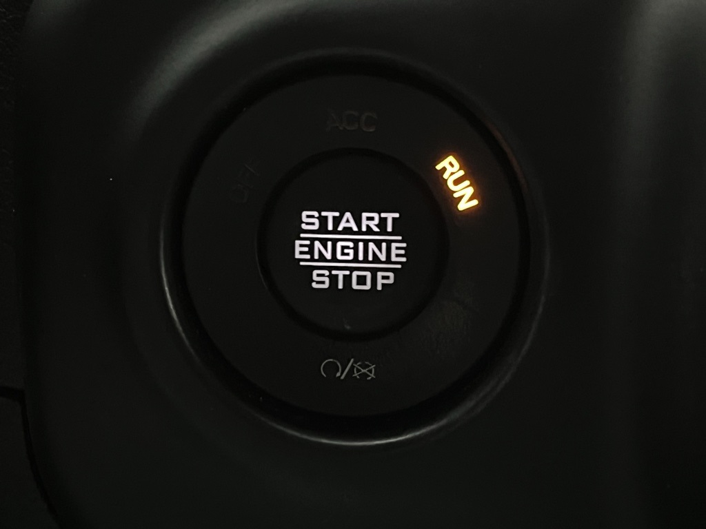Vehicle image 23 of 32