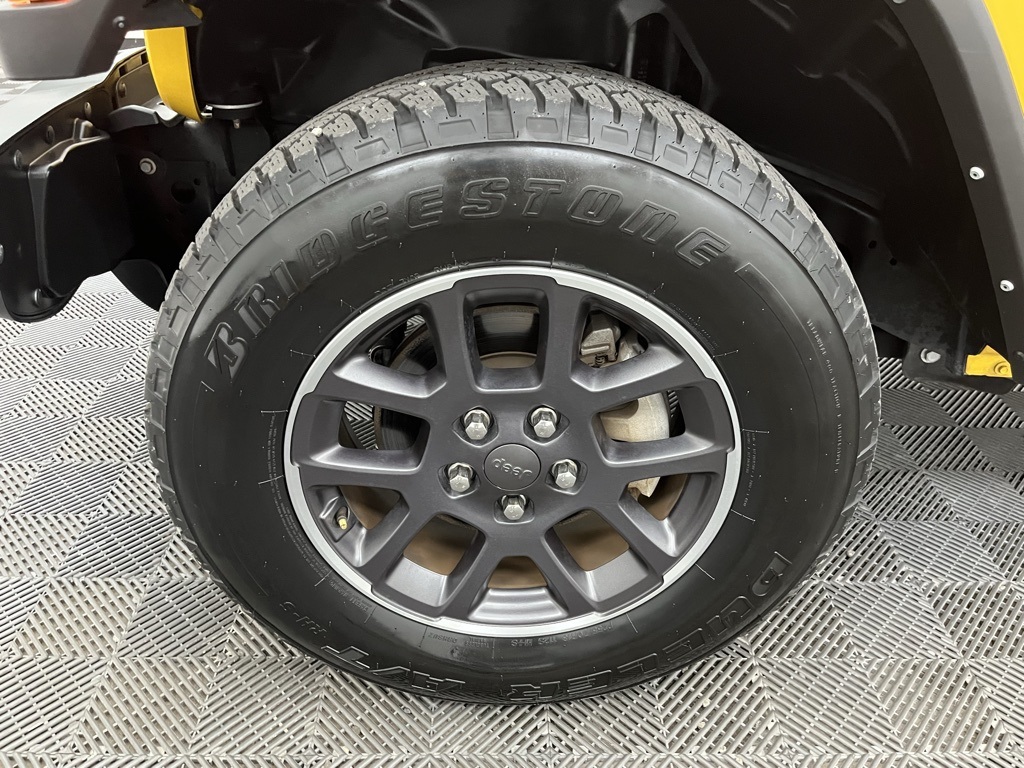Vehicle image 8 of 32