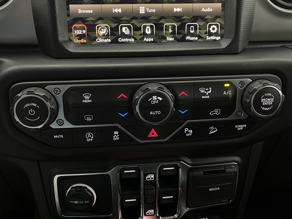 Vehicle image 27 of 32