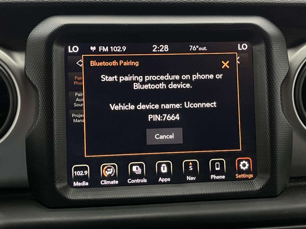 Vehicle image 28 of 32