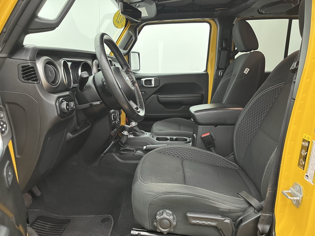Vehicle image 16 of 32