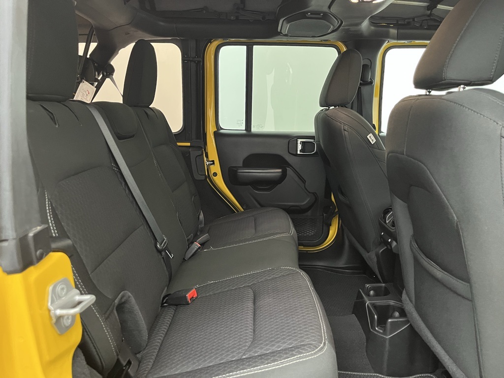 Vehicle image 11 of 32