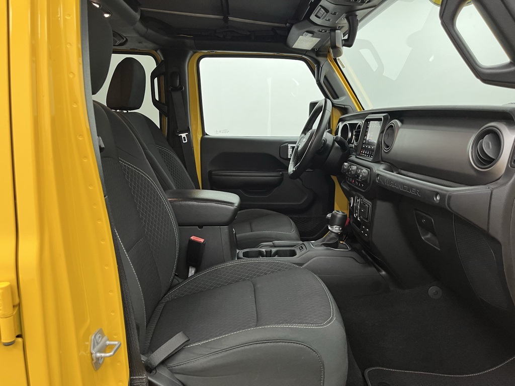 Vehicle image 15 of 32