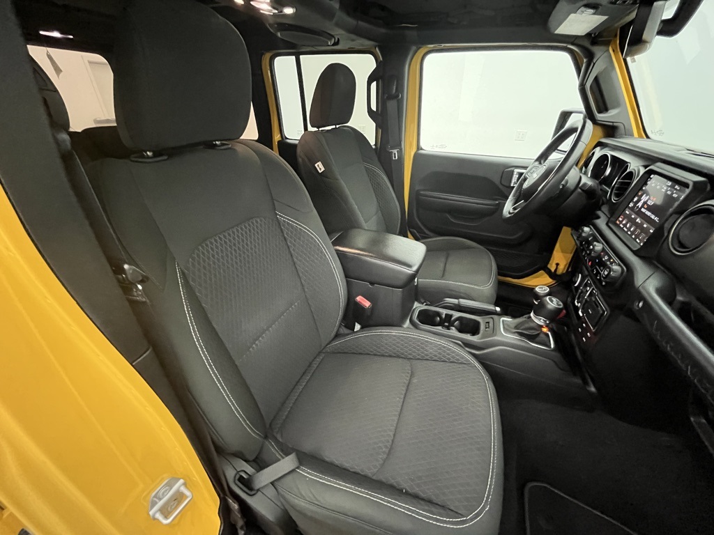 Vehicle image 13 of 32