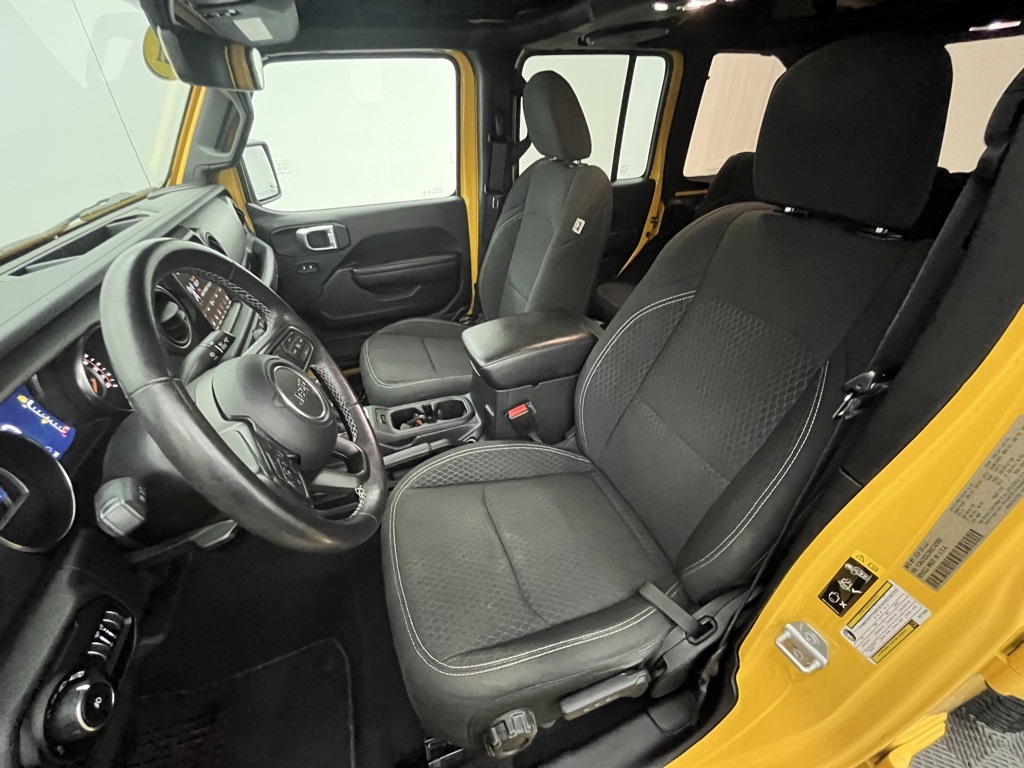 Vehicle image 17 of 32