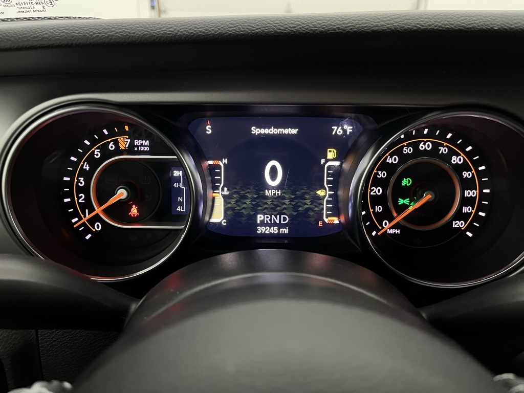 Vehicle image 22 of 32
