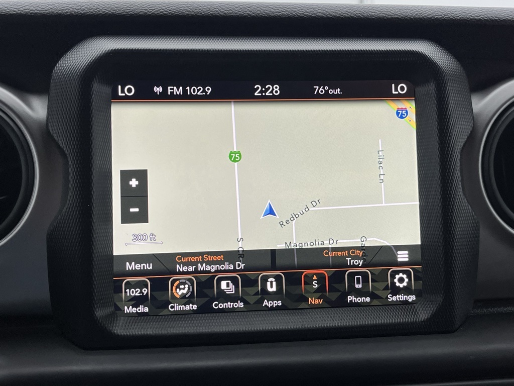 Vehicle image 24 of 32