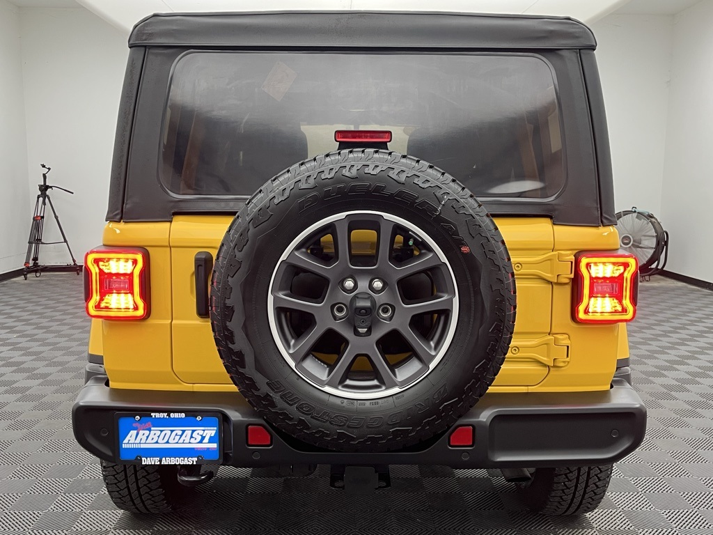 Vehicle image 9 of 32