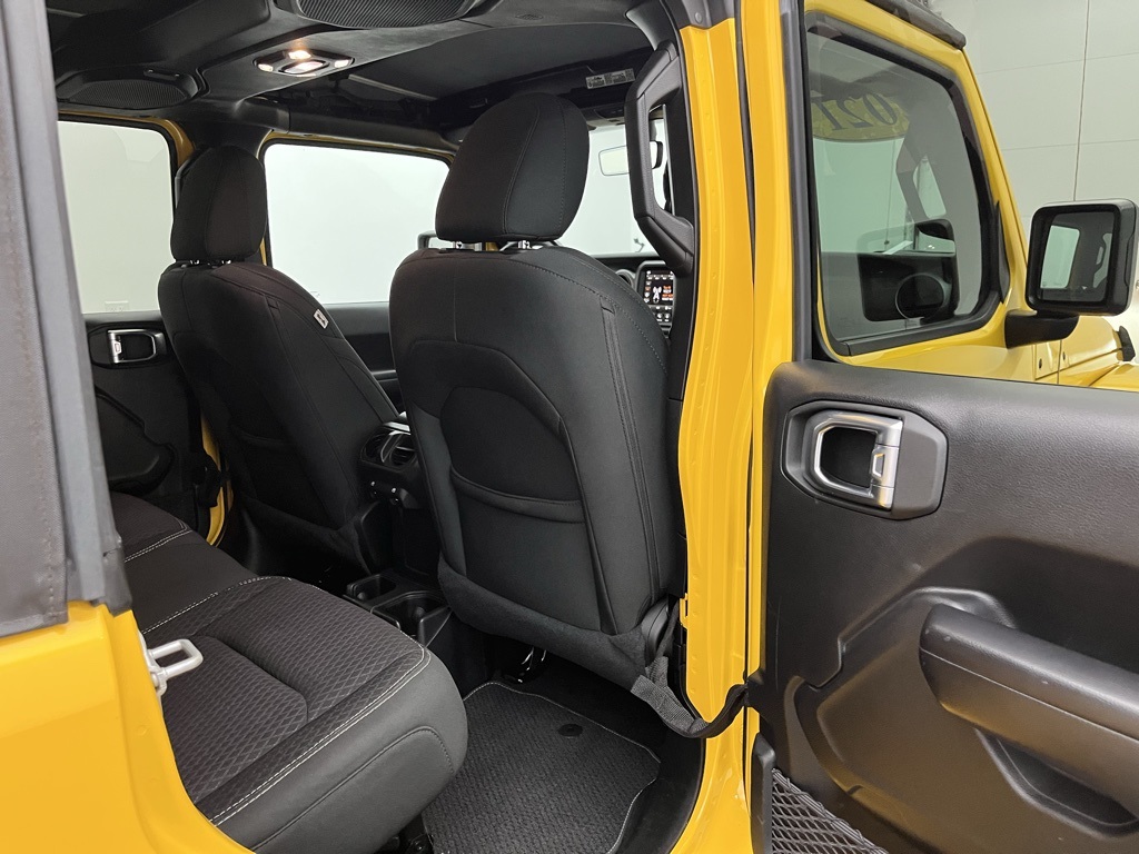 Vehicle image 10 of 32