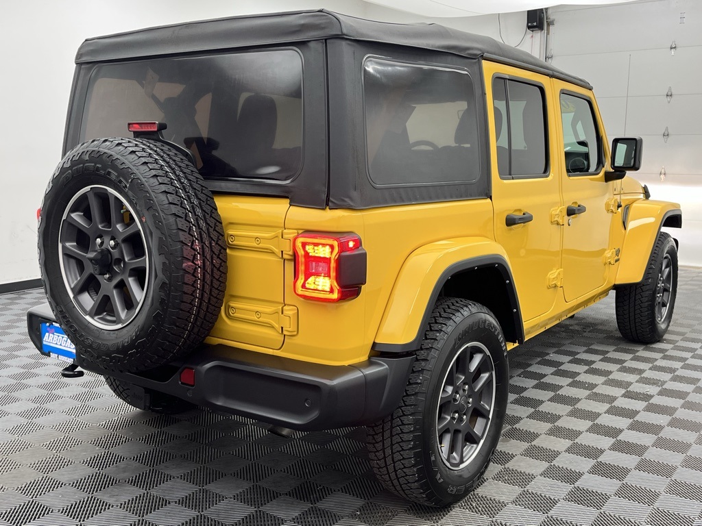 Vehicle image 5 of 32