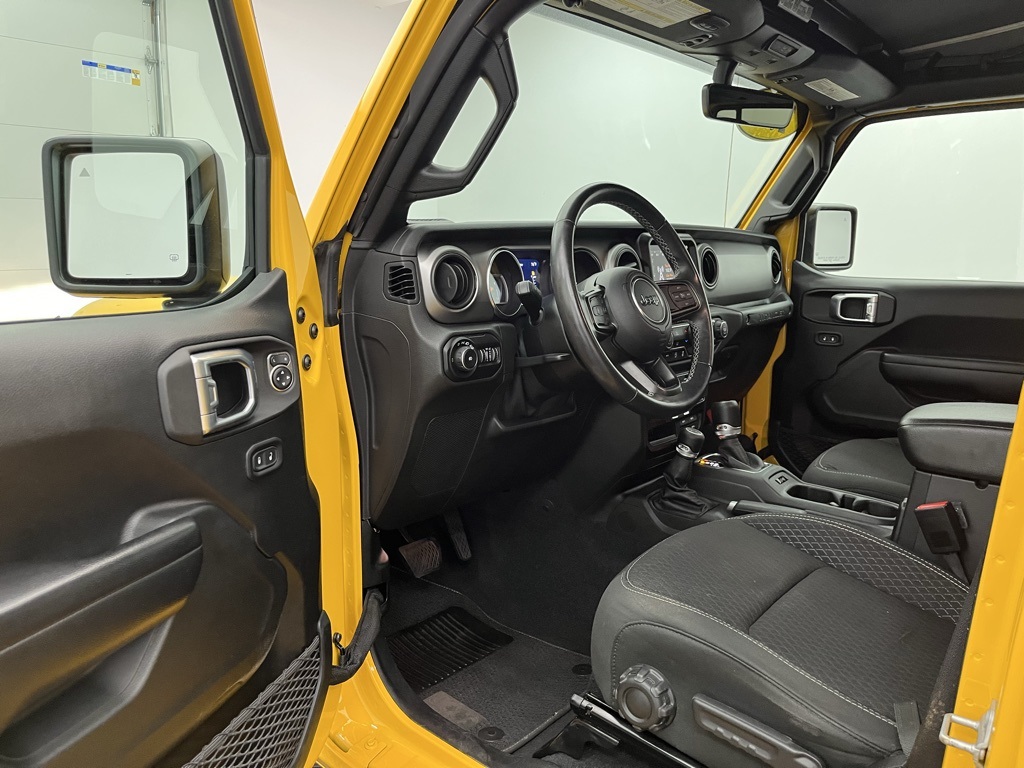 Vehicle image 19 of 32