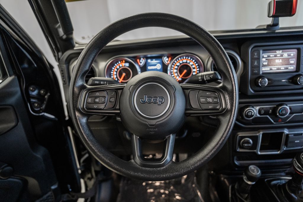 Vehicle image 34 of 44