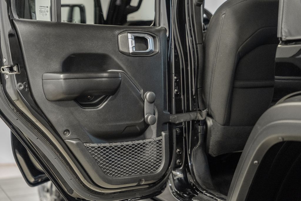 Vehicle image 39 of 44