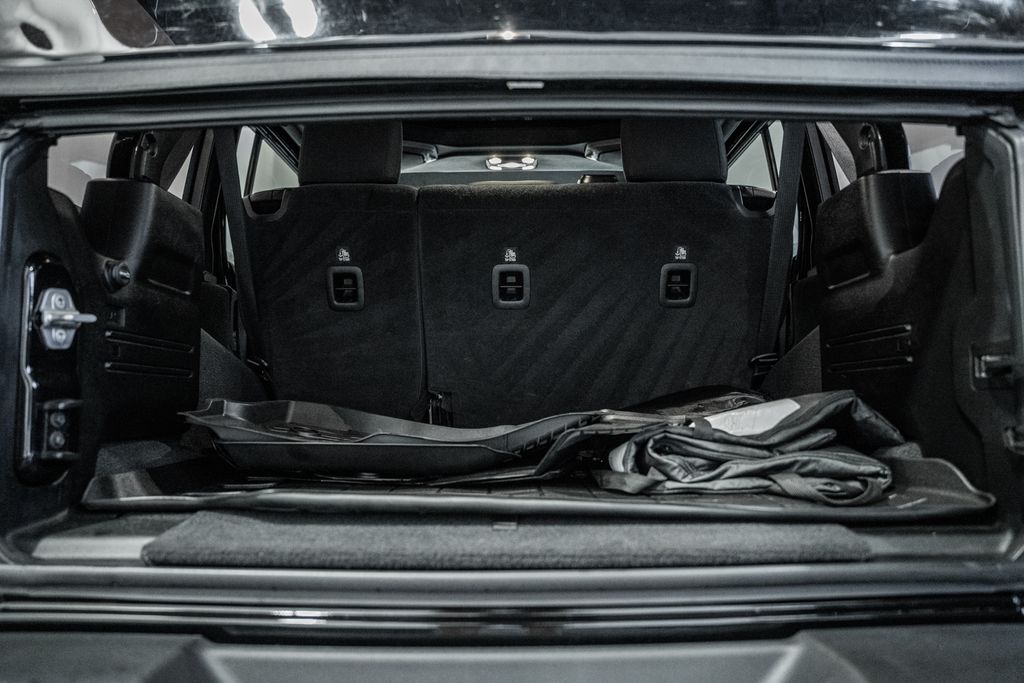 Vehicle image 14 of 44